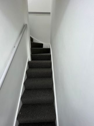 Second Floor Flat, 60A, The Broadway, Greenford photo 4