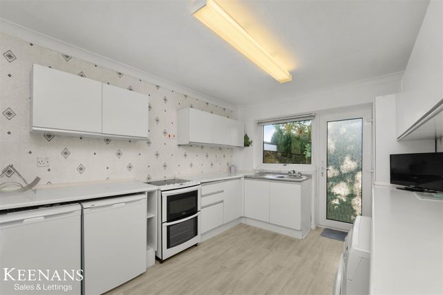 27, Harridge Avenue, Rochdale photo 3