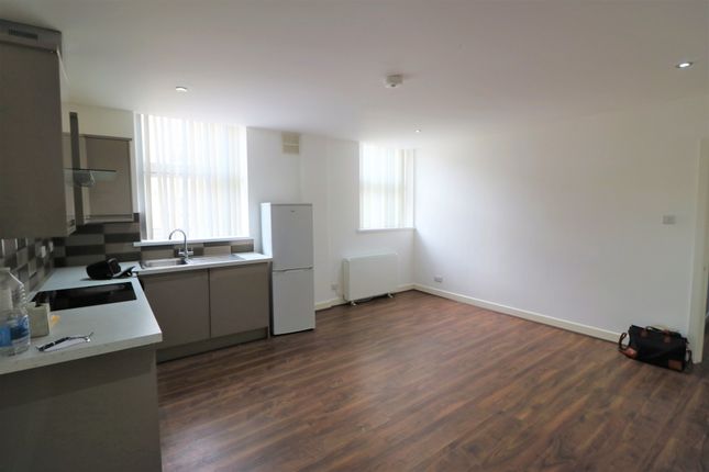 Room to rent in Graphite House, 40 Postway Mews, Ilford