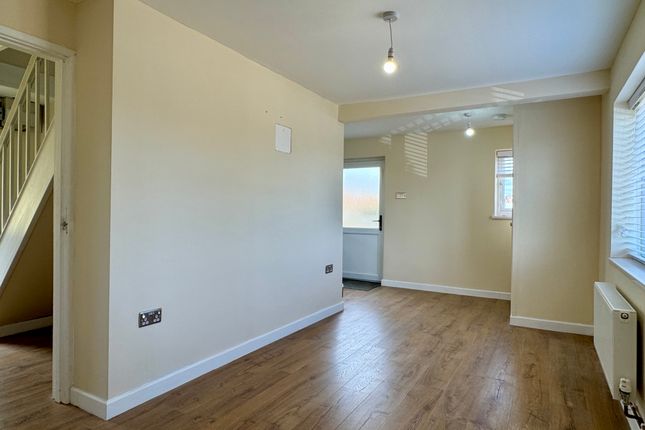 12, Carmarthen photo 4