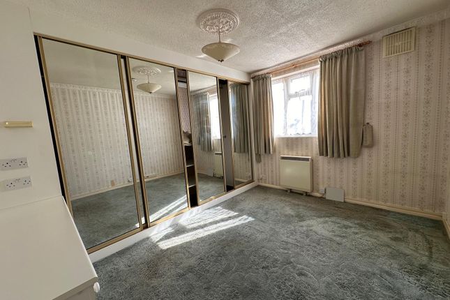 20 Pinkwell Lane, Hayes photo 3