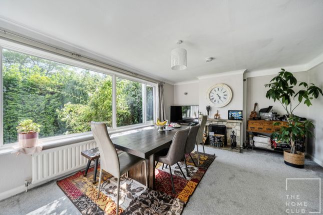 2, Kingswood Close, Guildford photo 4