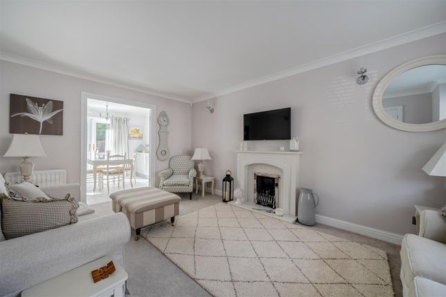 27, Lupin Ride, Crowthorne photo 3