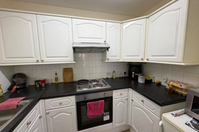 Flat 2,, Caitlin House, Aldershot photo 3