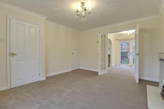 14, Douglas Gardens, Havant photo 3
