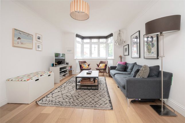4, Beech Way, Twickenham photo 3