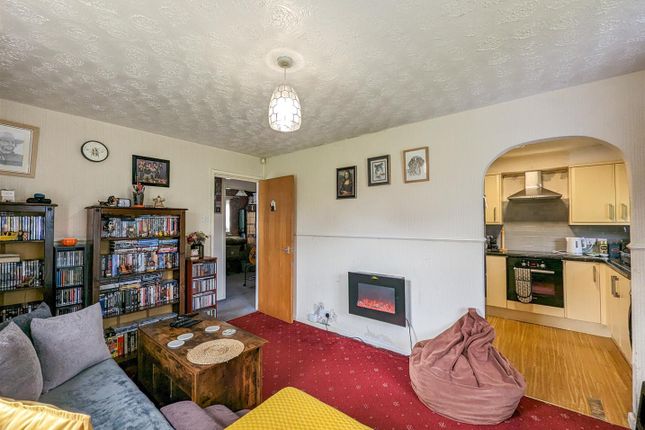 Flat for sale in Waterview Park, Leigh