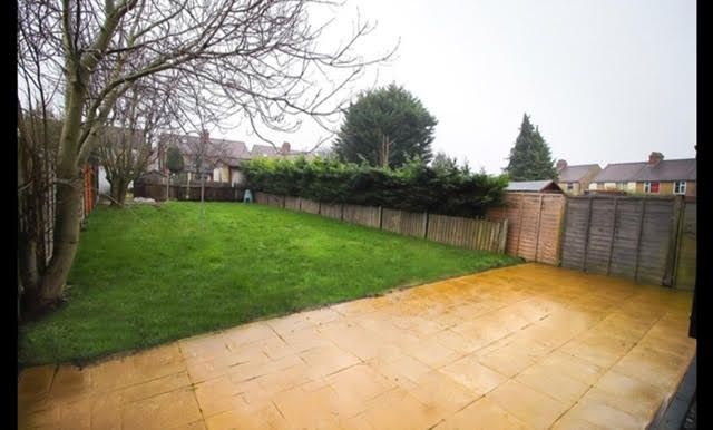 Room 4 49 Rutland Crescent, Luton photo 5