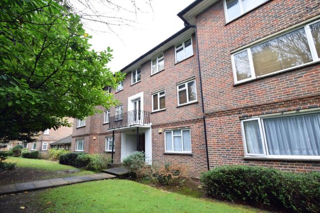 Flat for sale in Meadway Court, The Ridings, Ealing