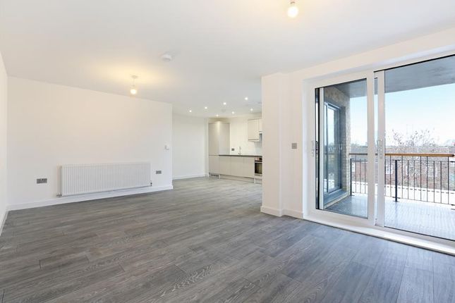 Thumbnail Flat to rent in Flat 6, Waterfall Road, Colliers Wood