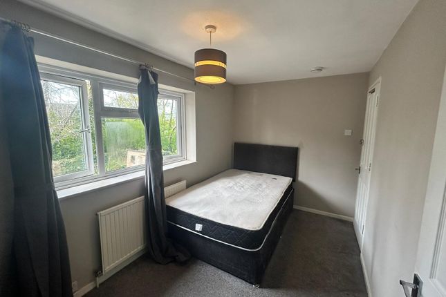 Room B, Crawley photo 2