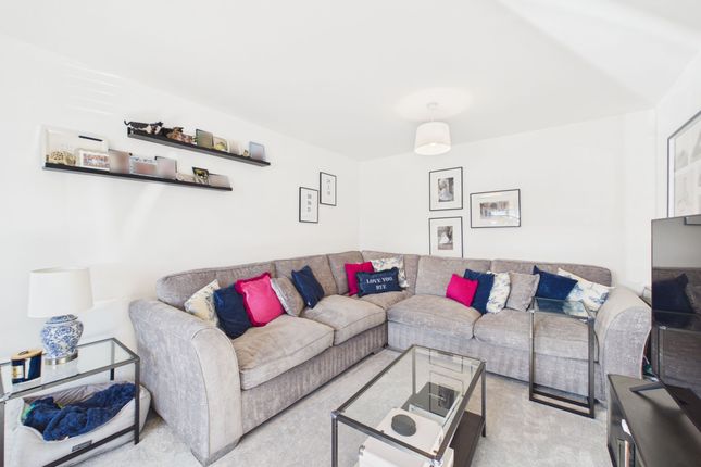 4 Skylark Gardens, Glasgow photo 3