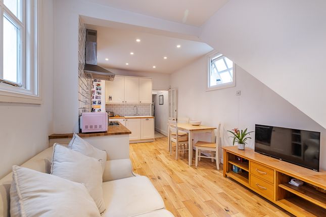 20, Radbourne Road, London photo 4
