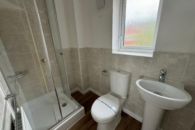 3, Great Lakes Close, Manchester photo 5