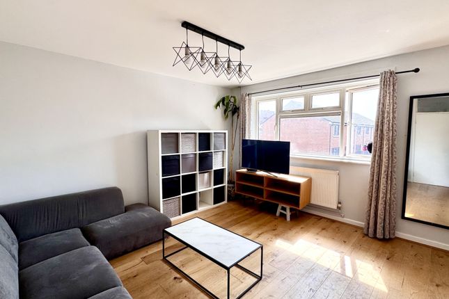 157, Hillary Road, Southall photo 3