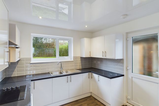 4 Lingfield Close, Darlington photo 2