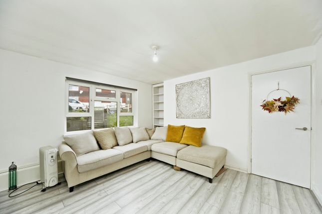 1-bed flat on 36, The Lawns, London, £220,000