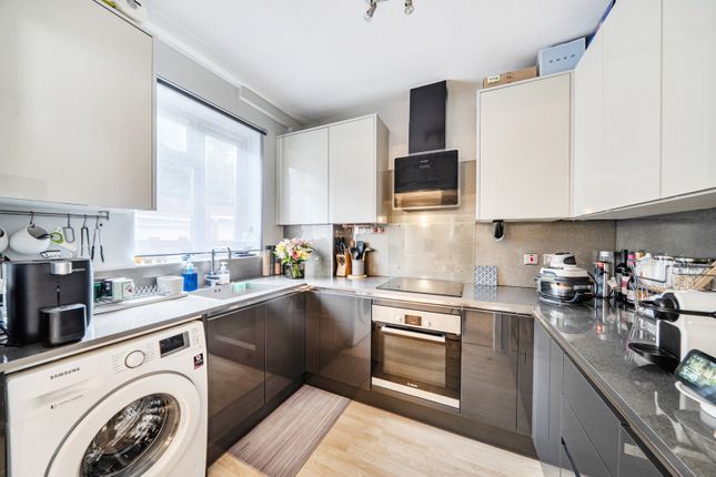 124, Cheyneys Avenue, Edgware photo 4