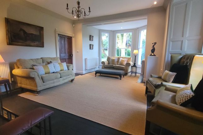 Duel Aspect Drawing Room