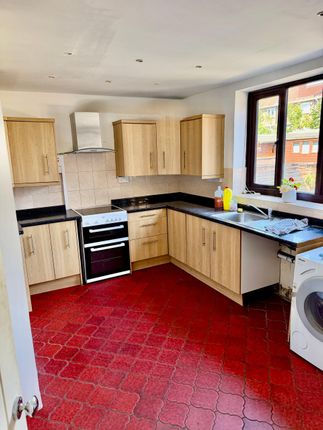 19, Melksham Close, Romford photo 4