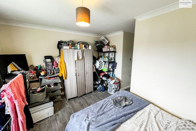 Flat 53B, Hickory Close, London photo 4
