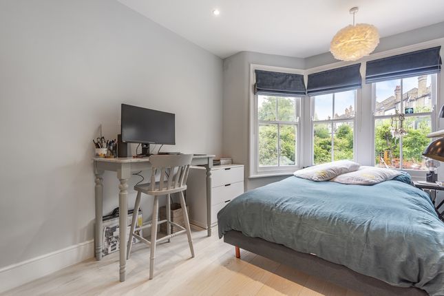 70,, Rosebery Road, London photo 3