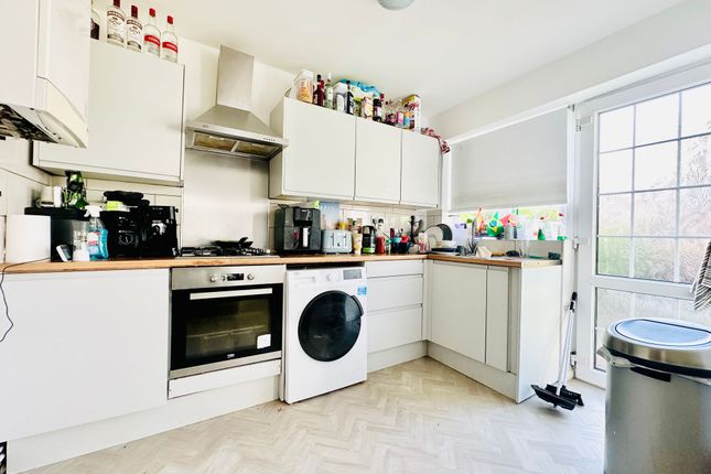 146 Rolleston Drive, Nottingham photo 2
