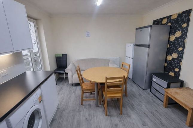 R4, 1, Battery Road, London photo 4