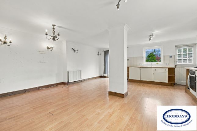 42, Shillitoe Avenue, Potters Bar photo 3