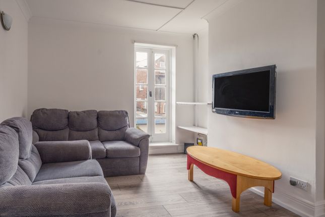 Room 1, 50 Queens Road, Newcastle Upon Tyne photo 3