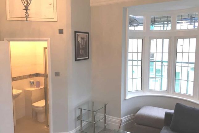 Flat 3, The Vale, London photo 4