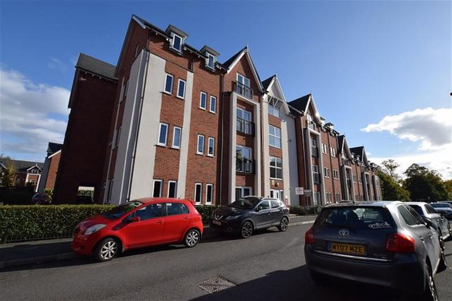 Flat to rent in Houseman Crescent, West Didsbury, Didsbury, Manchester