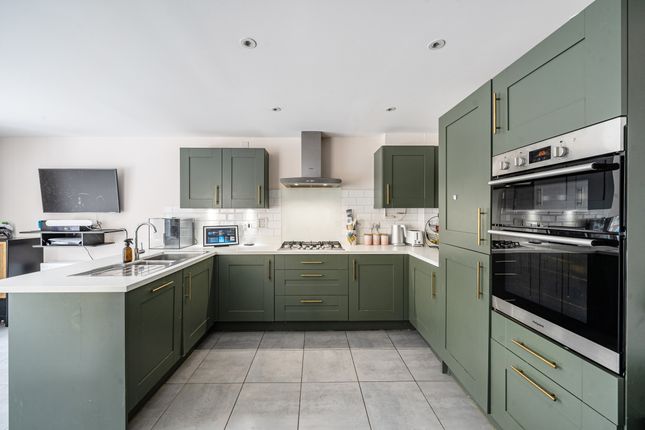 3, Morecombe Way, Fairford photo 4