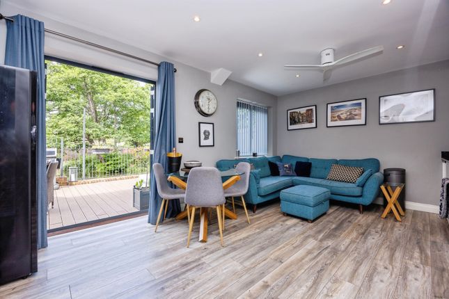 Flat 2, Magna Riverside,, Flambard Way, Surrey photo 2