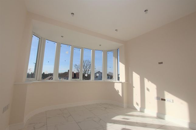 157, Hampden Way, Southgate photo 3