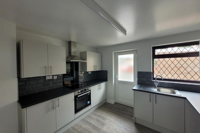 Thumbnail Flat to rent in Charnwood Court, Coalville, Leicestershire