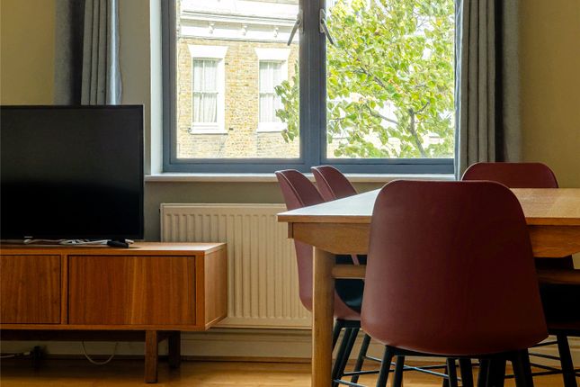 32, Statham Court, London photo 2
