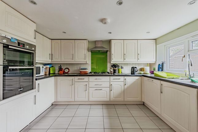 Casita, Brookhill Road, Crawley photo 4