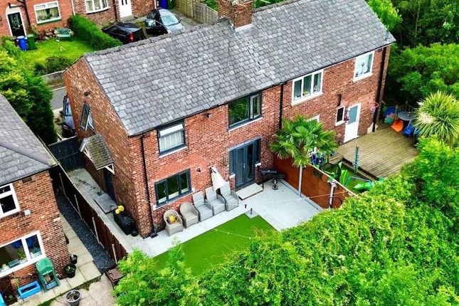19, Bowman Crescent, Ashton-under-Lyne photo 2