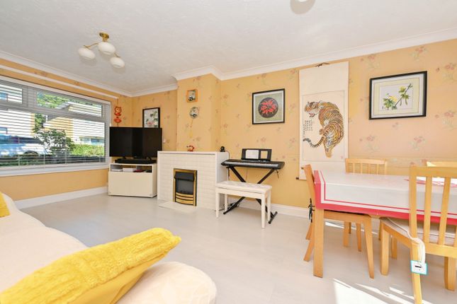 13, Furzen Crescent, Hatfield photo 3