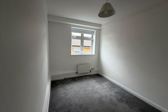 Flat 8, 28, Savona Court, The Downs photo 4