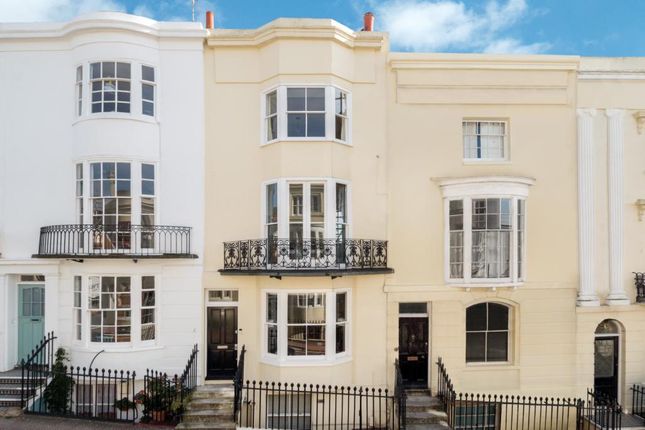 Flat to rent in Hampton Place, Brighton BN1