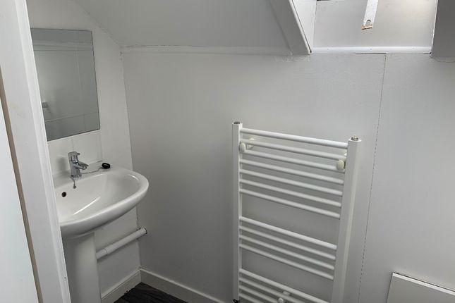 Flat to rent in Perth Road, West End, Dundee