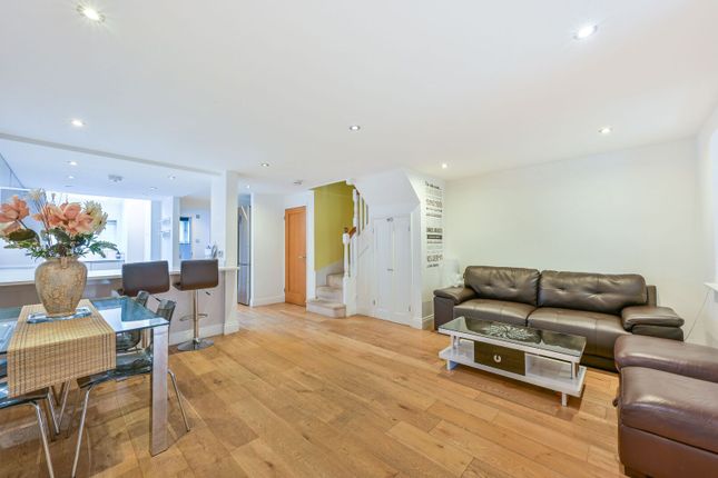 Telegraph Place, Isle Of Dogs photo 2