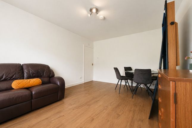 87, Forth Crescent, Dundee photo 3