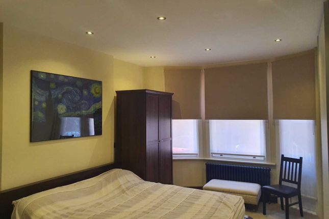 130 Clarence Gate Gardens, Glentworth Street, London photo 4