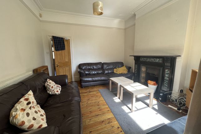 Detached house to rent in College Avenue, Leicester