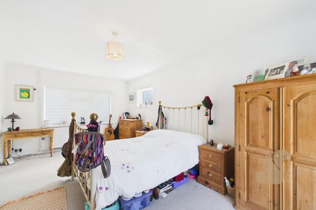 17, Gainsborough Road, Colchester photo 4
