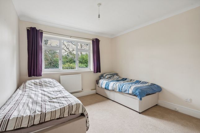 Flat for sale in Snells Wood Court, Little Chalfont, Amersham