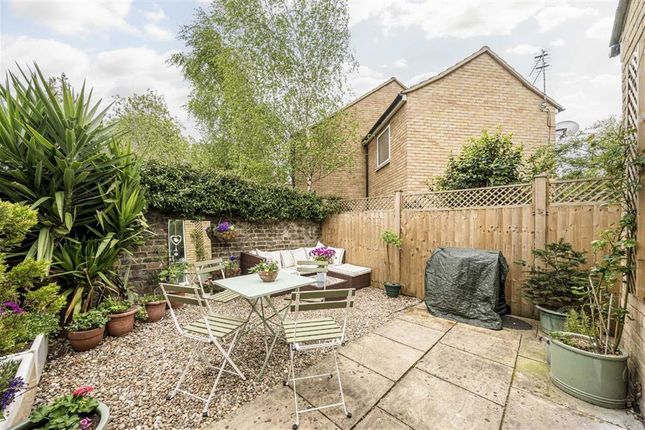 62B, Pulross Road, London photo 3